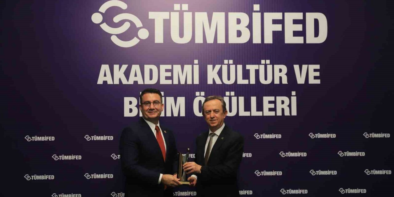 Rektör Baran’a eğitim ödülü