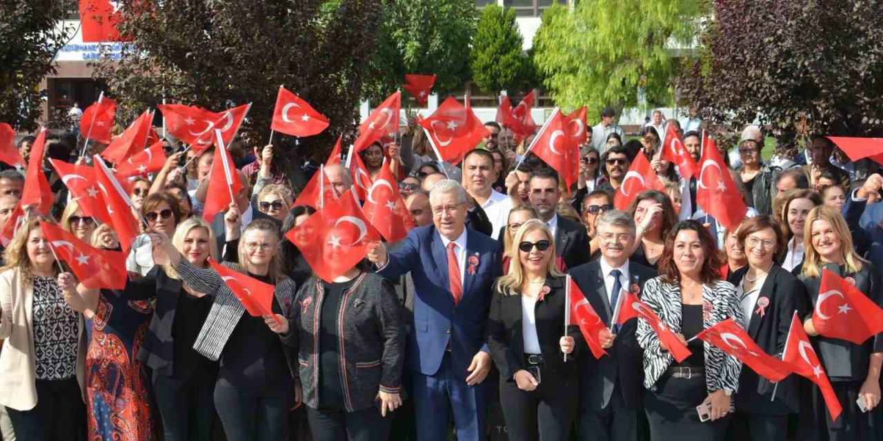 Ege Üniversitesinde "Cumhuriyetin 100. Yılı Anıtı" törenle açıldı