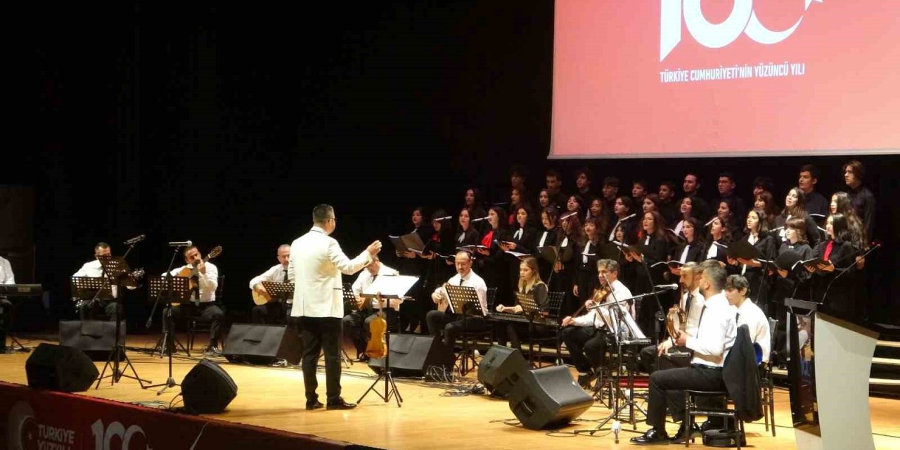 Muğla’da ’Cumhuriyetin Sesi’ isimli konser ve film gösterimi düzenlendi