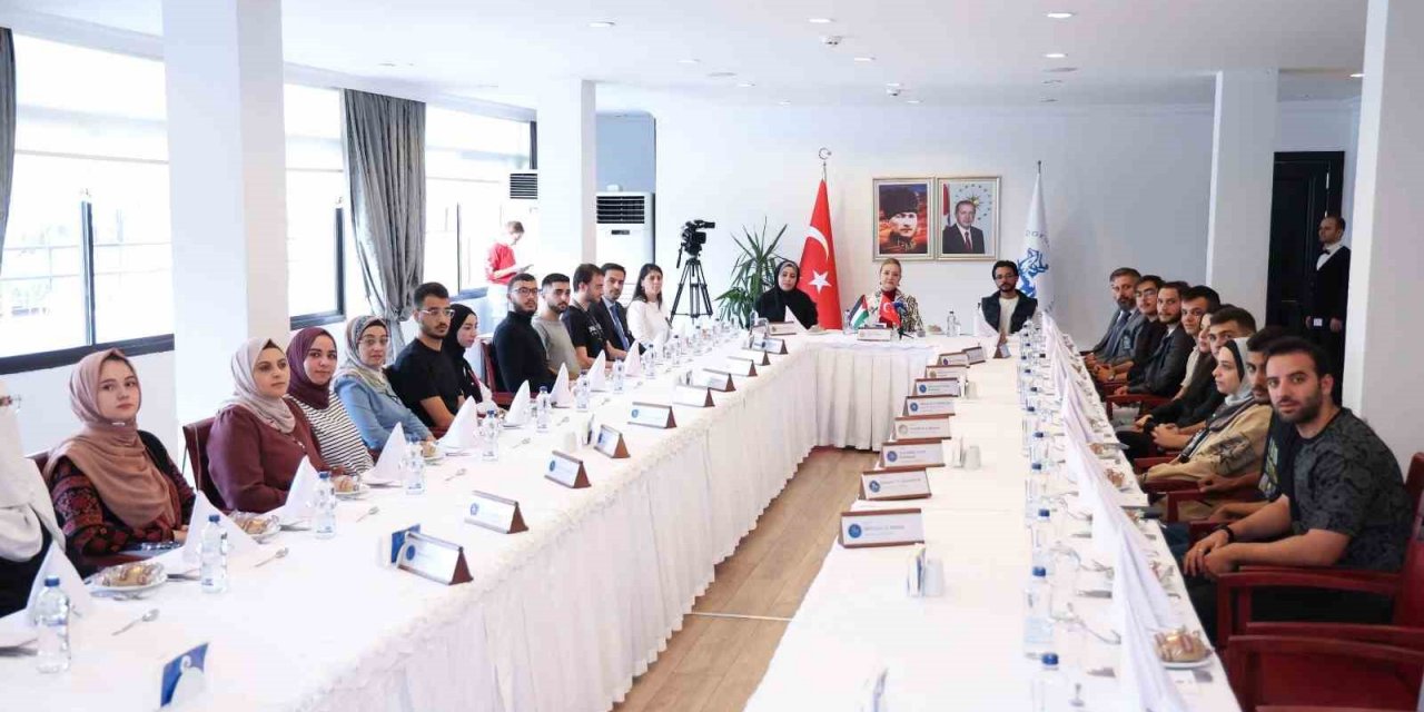 Rektör Hotar, Filistinli öğrencilerle buluştu