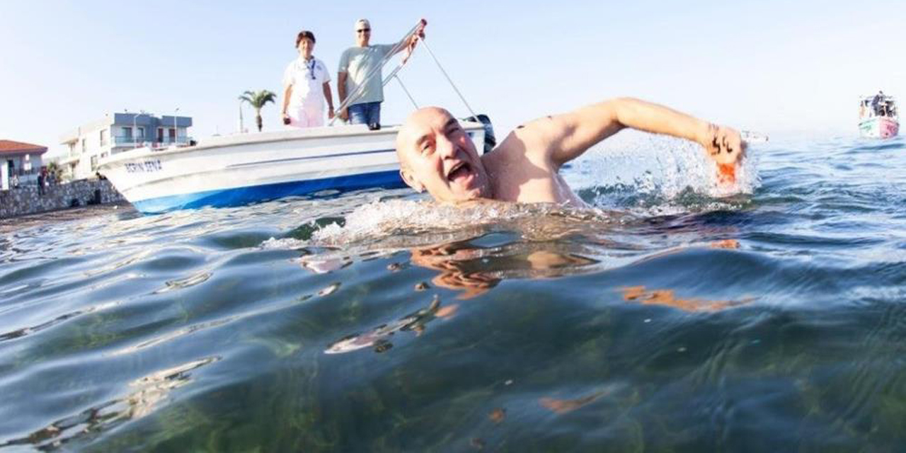 Başkan Soyer "Körfez’de yüzeceğim" sözünü tuttu
