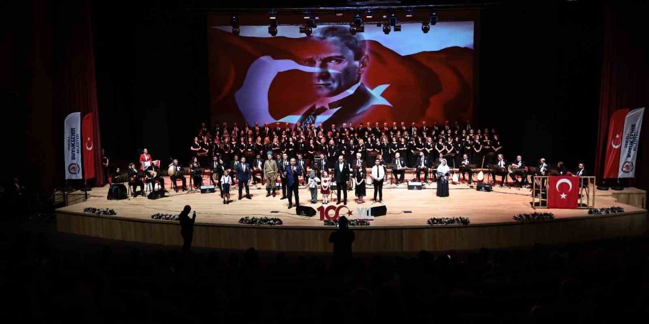 Denizli’de “Ata’mıza Saygı” konseri düzenlendi