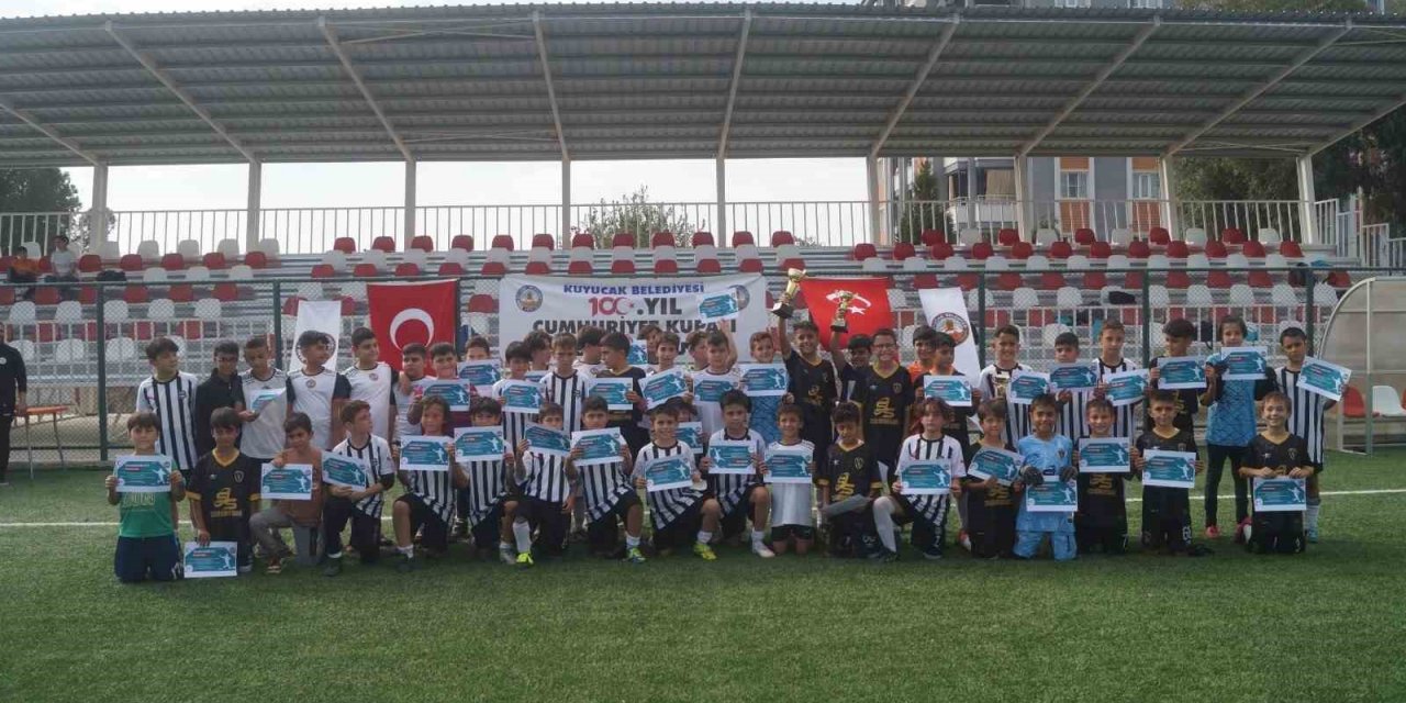 Kuyucak’ta Cumhuriyet Kupası Futbol Turnuvası düzenlendi