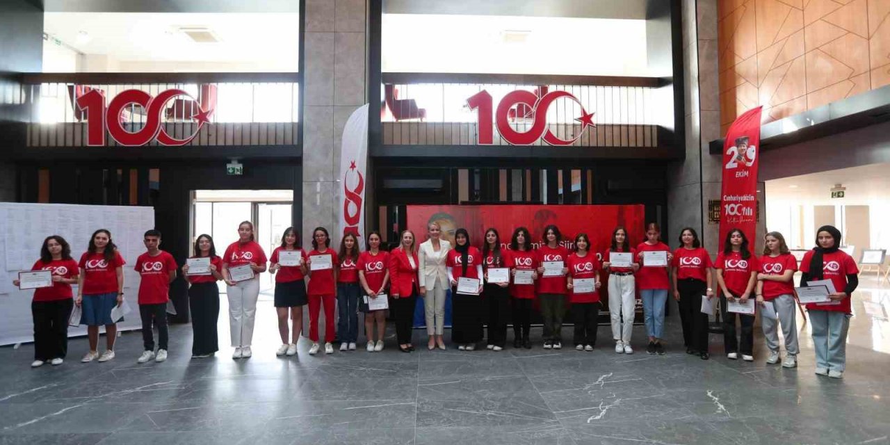 Atatürk’ü ve Cumhuriyeti resmettiler