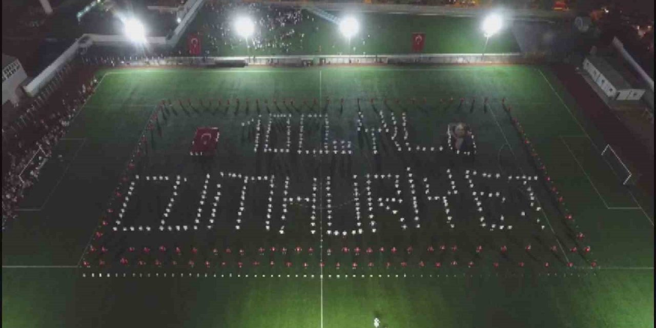 İzmir’de 1923 kişiden 100. yıla özel Cumhuriyet Zeybeği