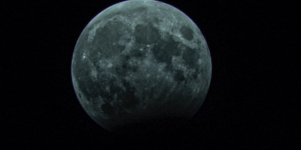 Kanlı Ay tutulması Aydın semalarından böyle görüntülendi