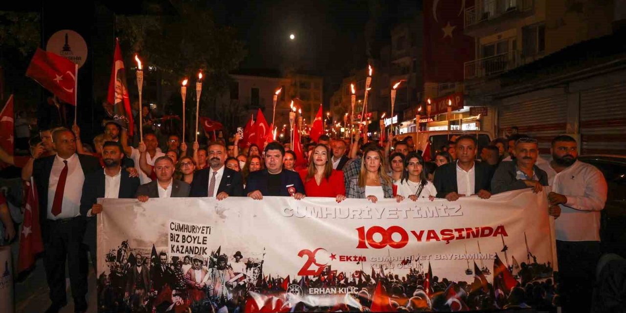 Buca’da 100. yıla yakışır kutlama