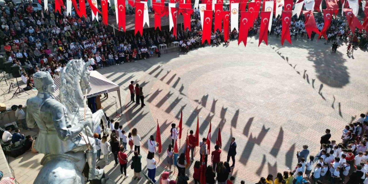 Kuyucak’ta 100. yıl coşkusu meydanlara sığmadı