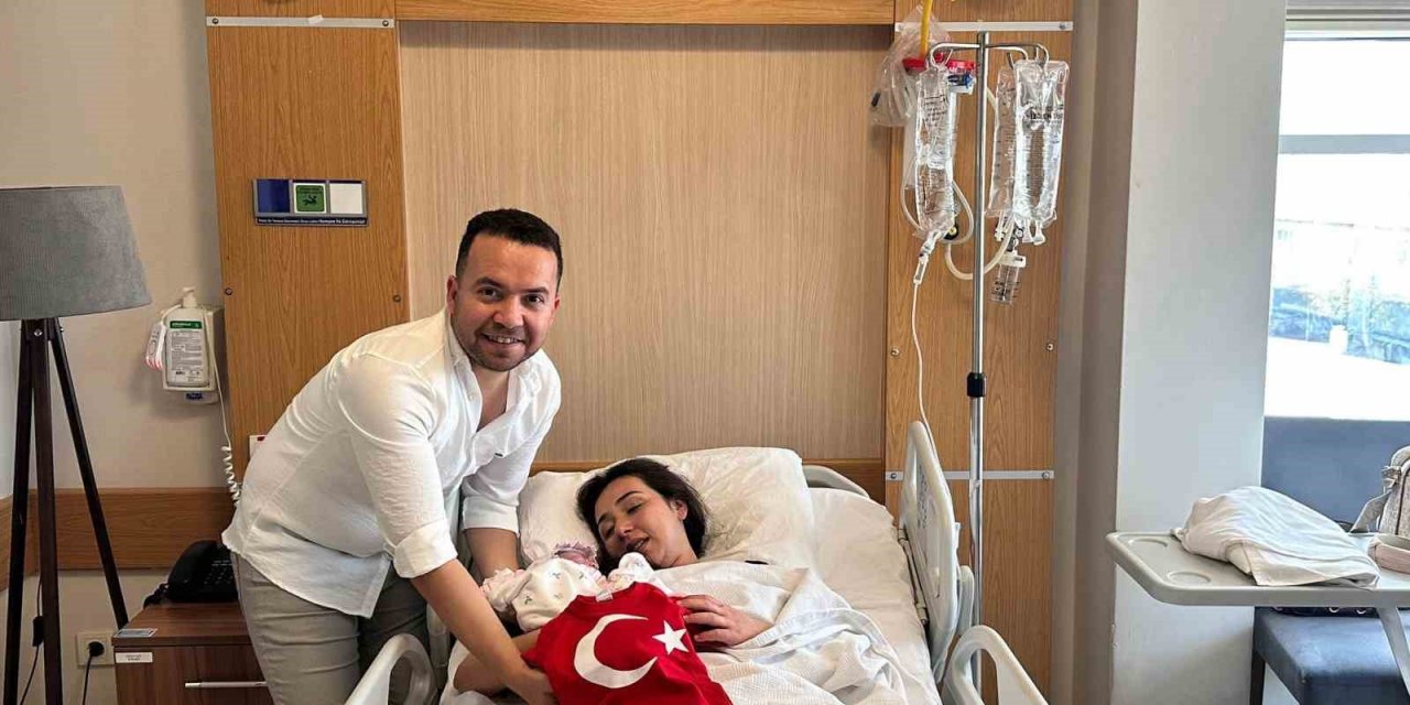 Manisa’da 100. yılın ilk bebeği dünyaya geldi