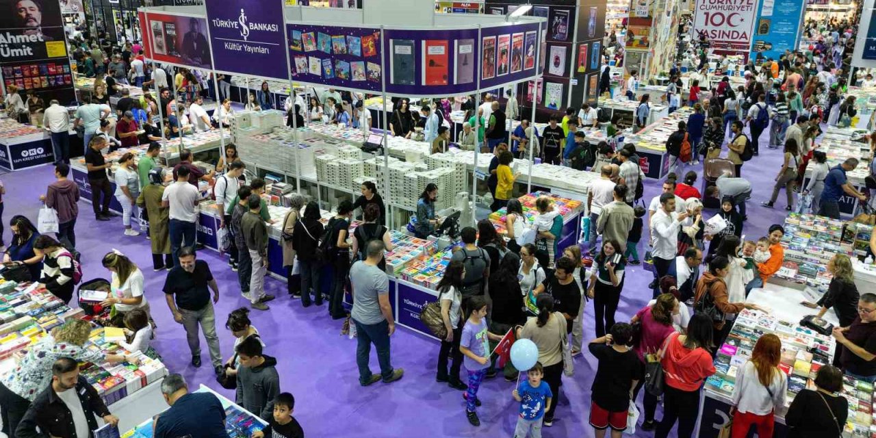 İZKİTAP’a yoğun ilgi