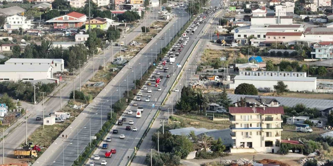 Fethiye’de Cumhuriyet konvoyu renkli görüntüler oluşturdu