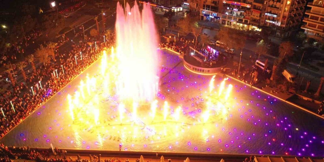 100. yıl lazer ışık gösterisi büyük beğeni topladı