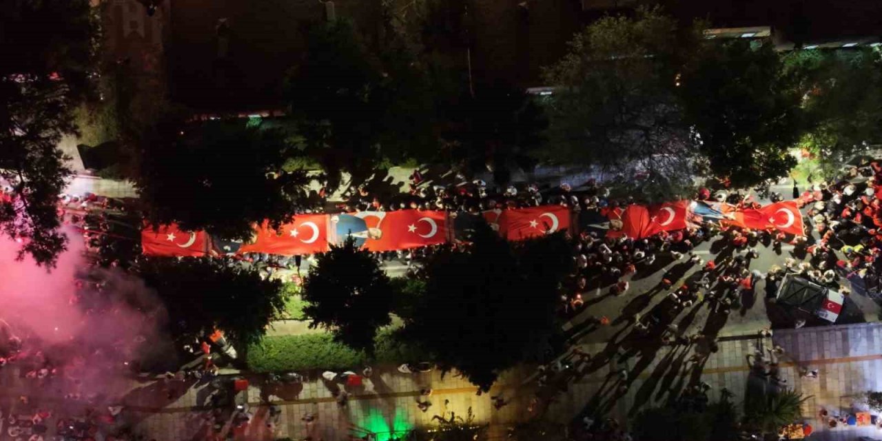 Bodrum’da insanlar sokaklara sığmadı, meydanlarda adım atacak yer kalmadı