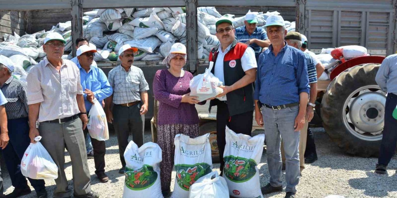 Başarılı kekik üreticilerine belge ve organik gübreleri dağıtıldı