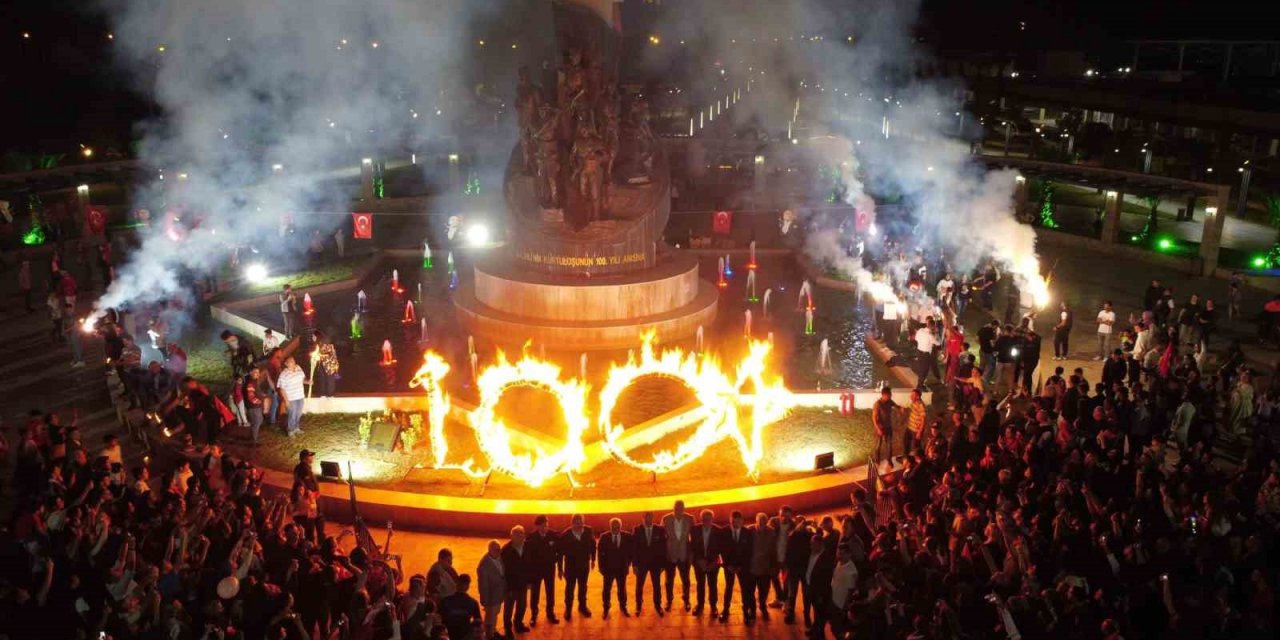 Salihli’de fener alayı yürüyüşü şehri aydınlattı