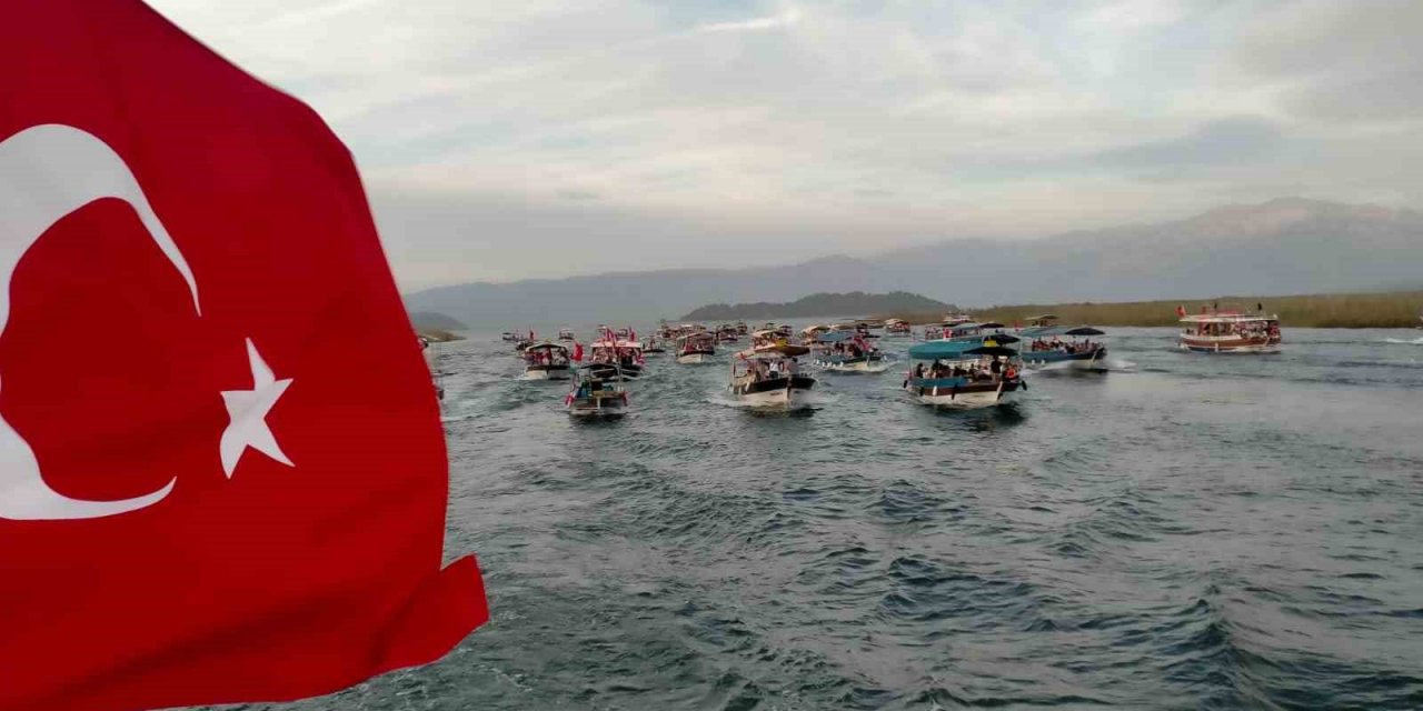 Dalyan Kanalı’nda renkli kutlama