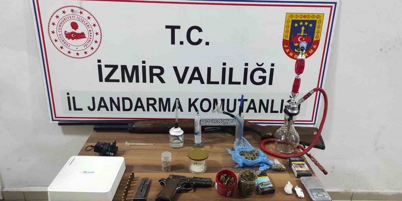 İzmir’in 8 ilçesinde zehir baskınları: 89 gözaltı