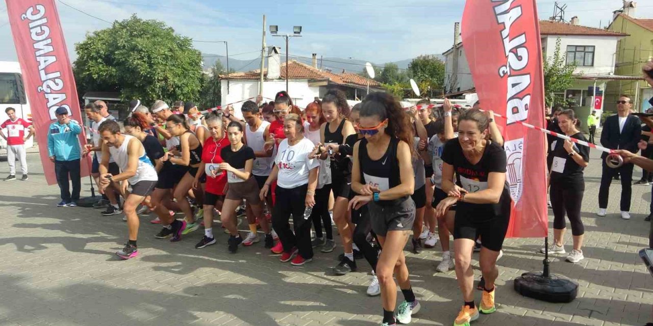 MSKÜ tarafından ’Atatürk’e Saygı Cumhuriyet Yol Koşusu’ düzenlendi