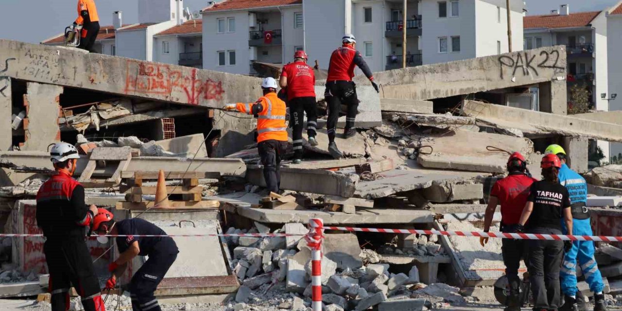 3’üncü yılında İzmir Depremi, tatbikatla anıldı