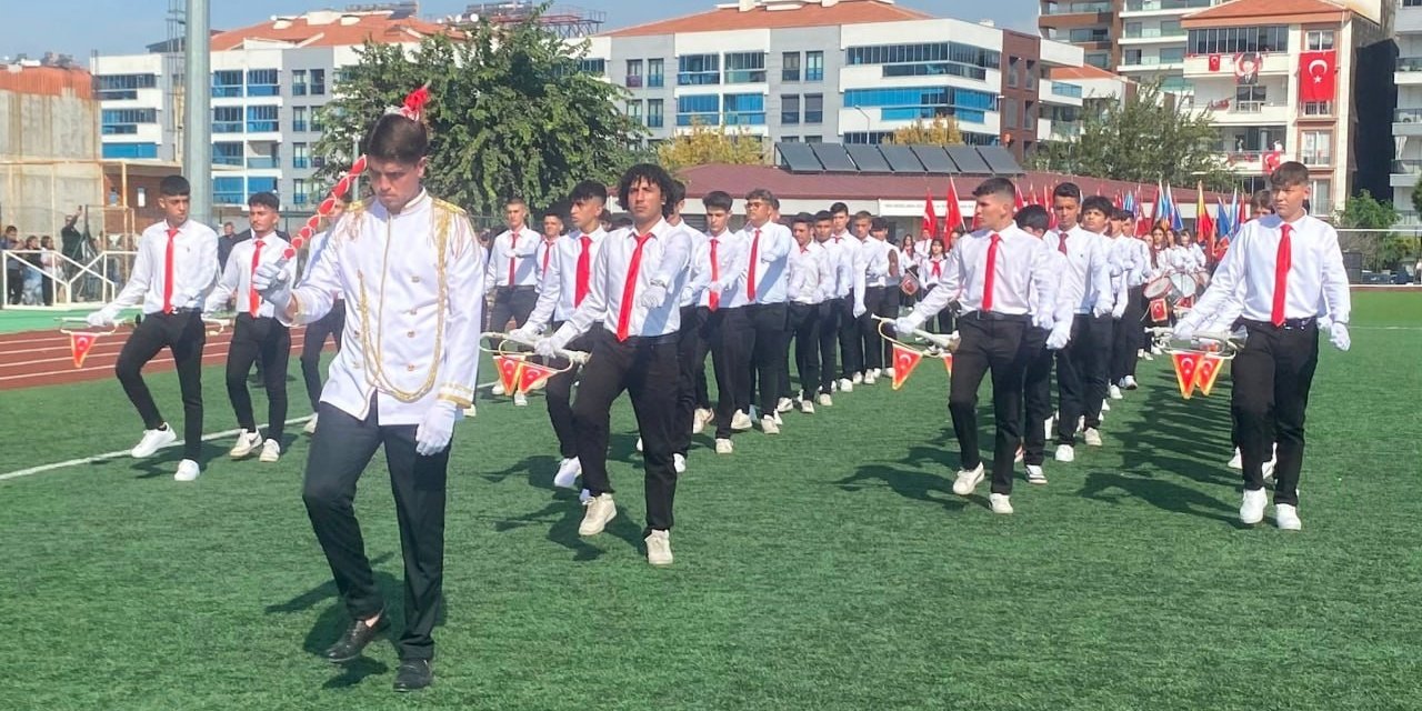 Cumhuriyetin 100. yılına özel kurulan 100 kişilik bandoya tam not