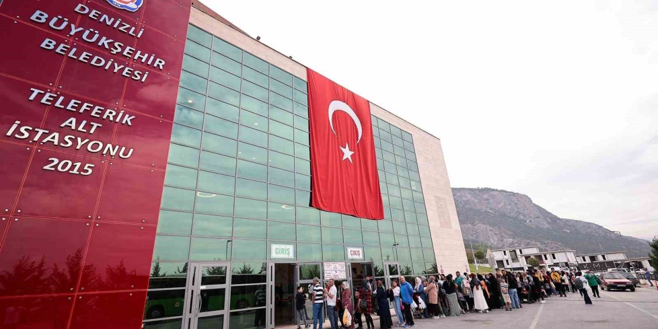 Denizlililer, Teleferik ve Bağbaşı Yaylası’na akın etti