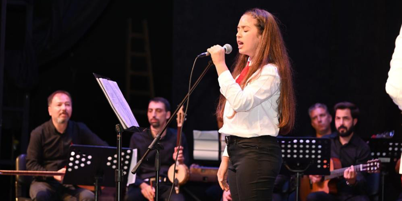 Öğrencilerin 100. yıl konseri ayakta alkışlandı