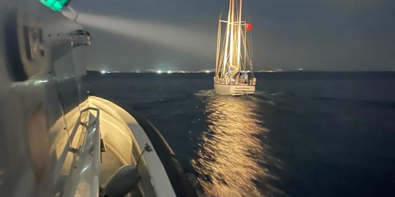 Yelkenli teknede 78 düzensiz göçmen yakalandı