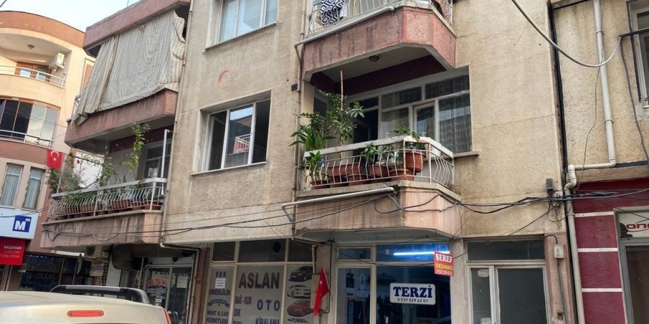 Apartmandan gelen kokular polisi harekete geçirdi