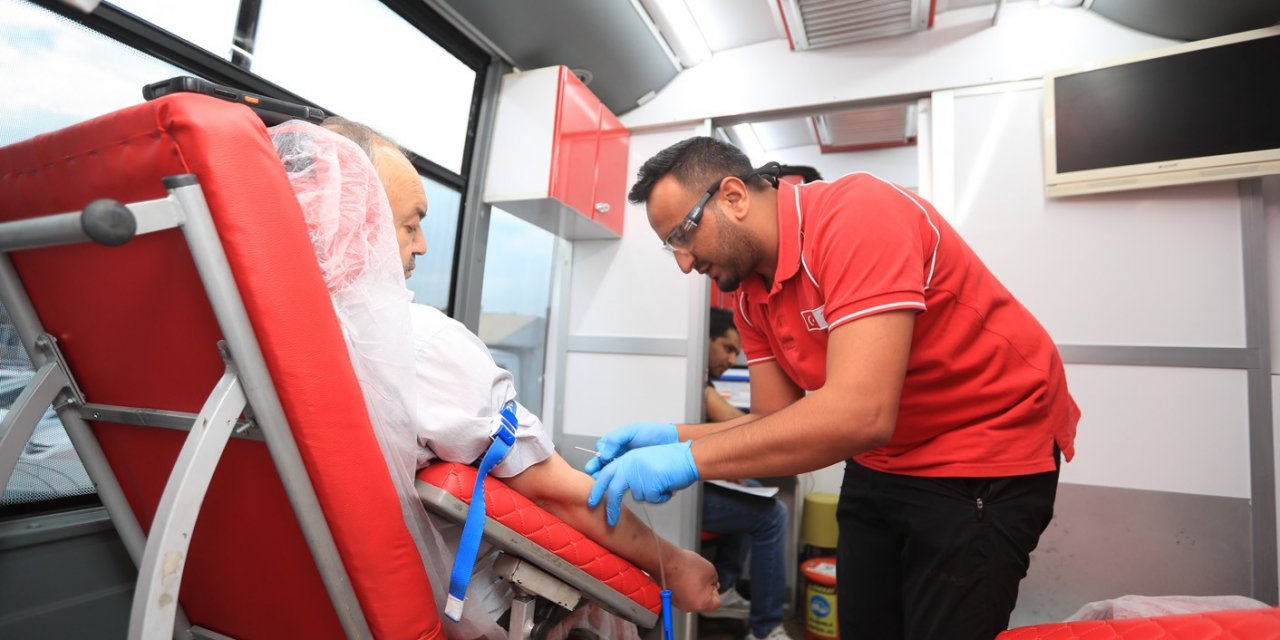 Pamukkale Belediyesi’nden Kızılay’a destek