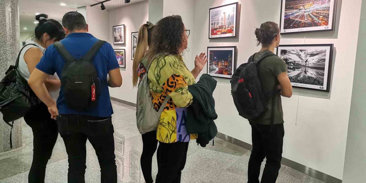 “Ege’nin İncisi: İzmir” fotoğraf sergisine yoğun ilgi