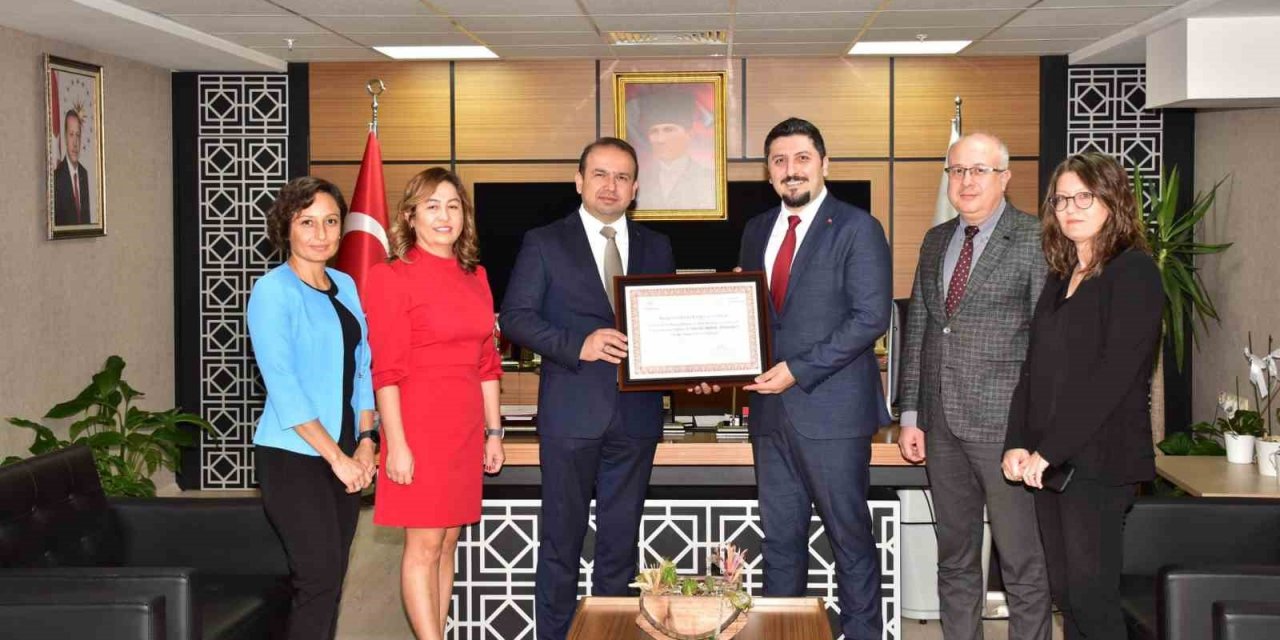 Kuşadası’ndaki hastaneye, “Dijital ve Anne Dostu” unvanı verildi