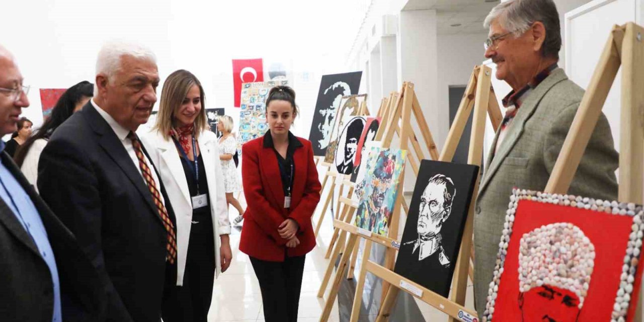 Cumhuriyet’in 100’üncü yılı sergisi açıldı