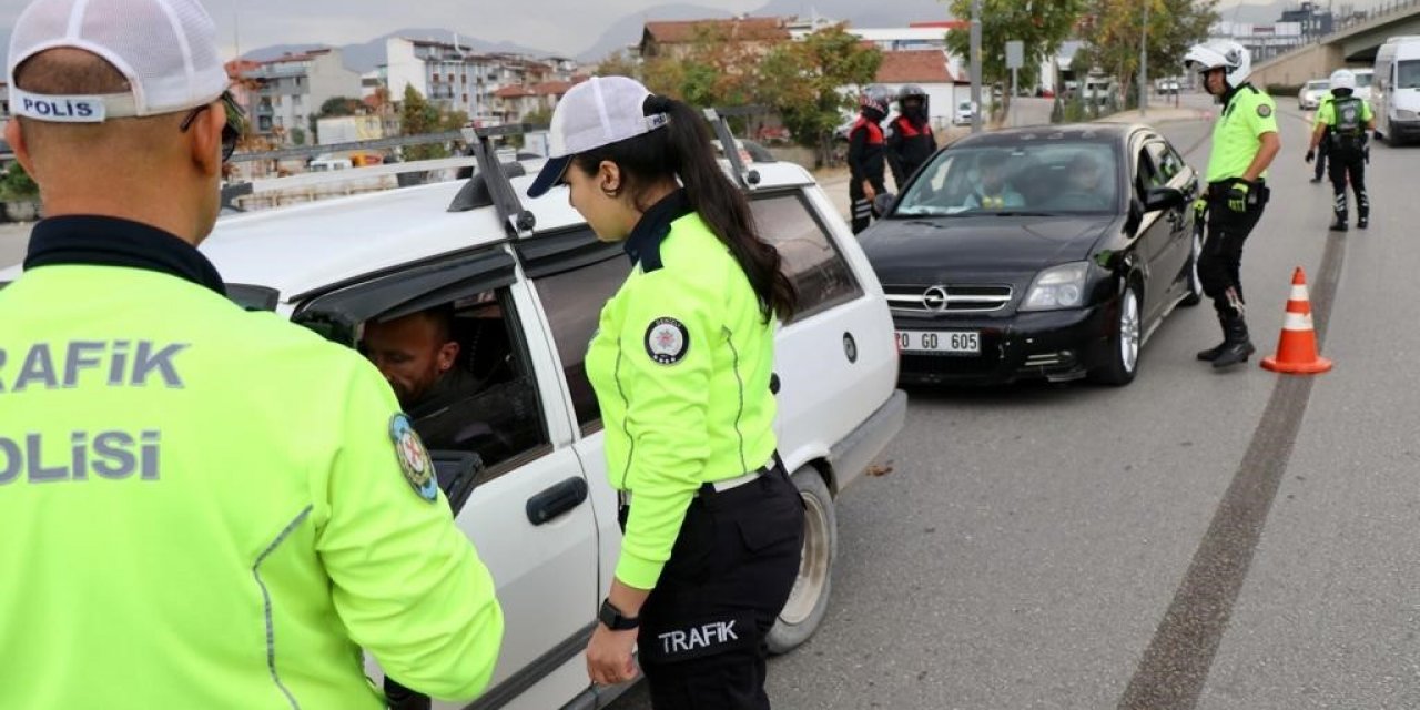 Sürücüler emniyet kemeri ve kurallara uyma konusunda bilgilendirildi