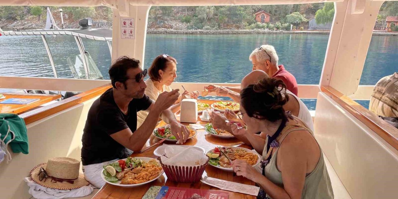 Göcek’te istilacı yeni balıklar tadım etkinliği