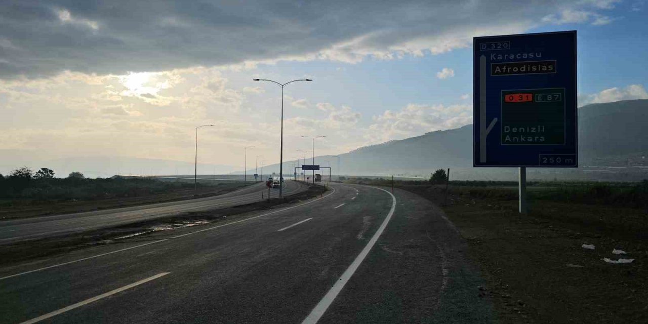 Kuyucak-Denizli Otoyolu hizmete açıldı