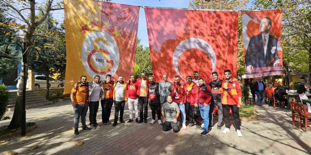 Galatasaraylılar cumhuriyetin 100. yaşını birlikte kutladı