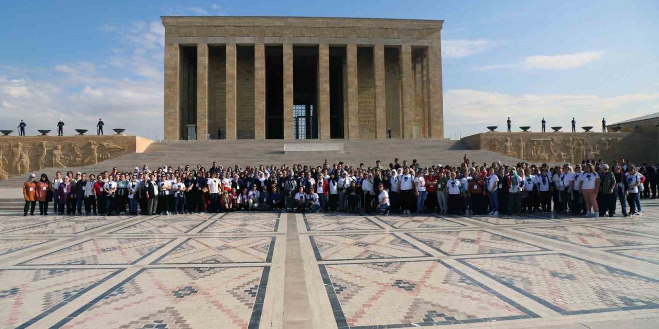 Muğlalı 255 kadın Anıtkbir’i ziyaret eti
