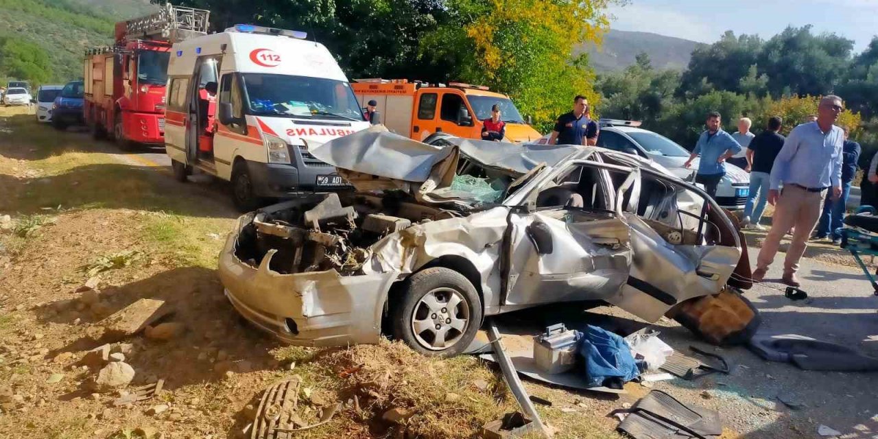 El freninin çekmeyi unutunca otomobil uçurumdan yuvarlandı: 1’i ağır 4 yaralı