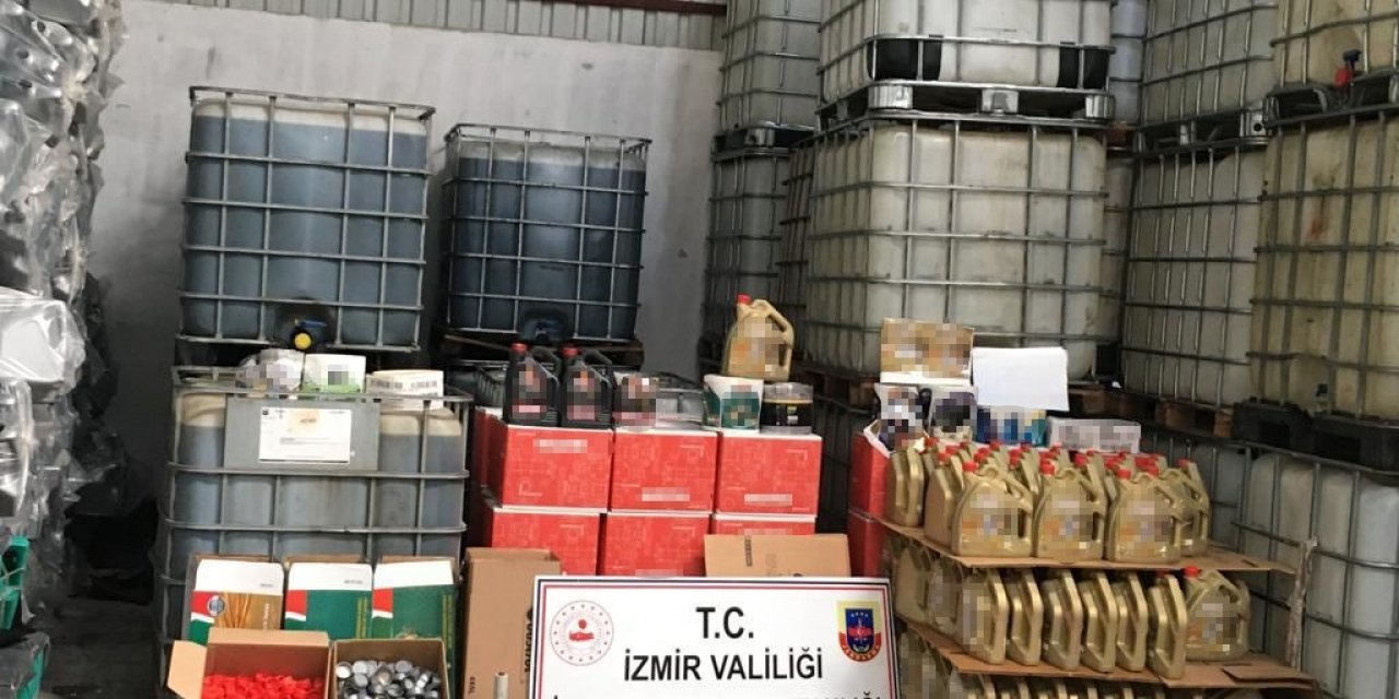 İzmir jandarmasından baskın: Çok sayıda kaçak motor yağı ele geçirildi