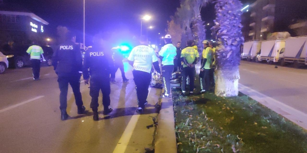 Sollamak istediği motosikletli polise çarptı: 2 yaralı
