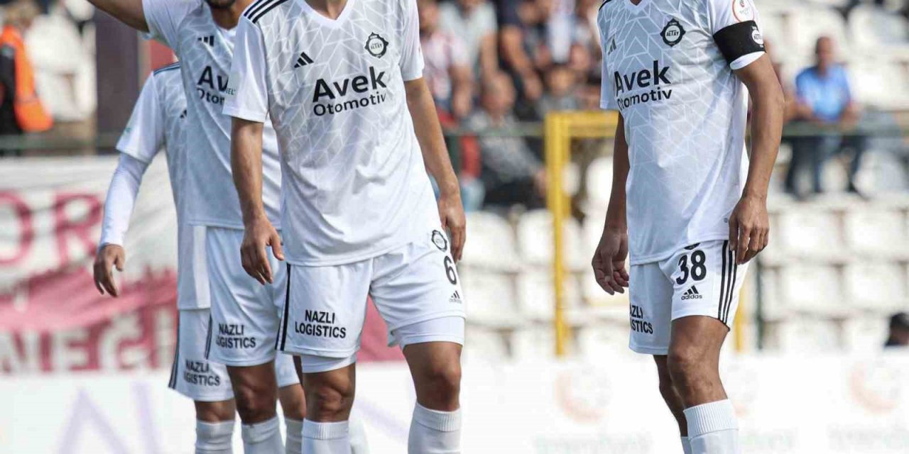 Altay, ligin dibine demir attı