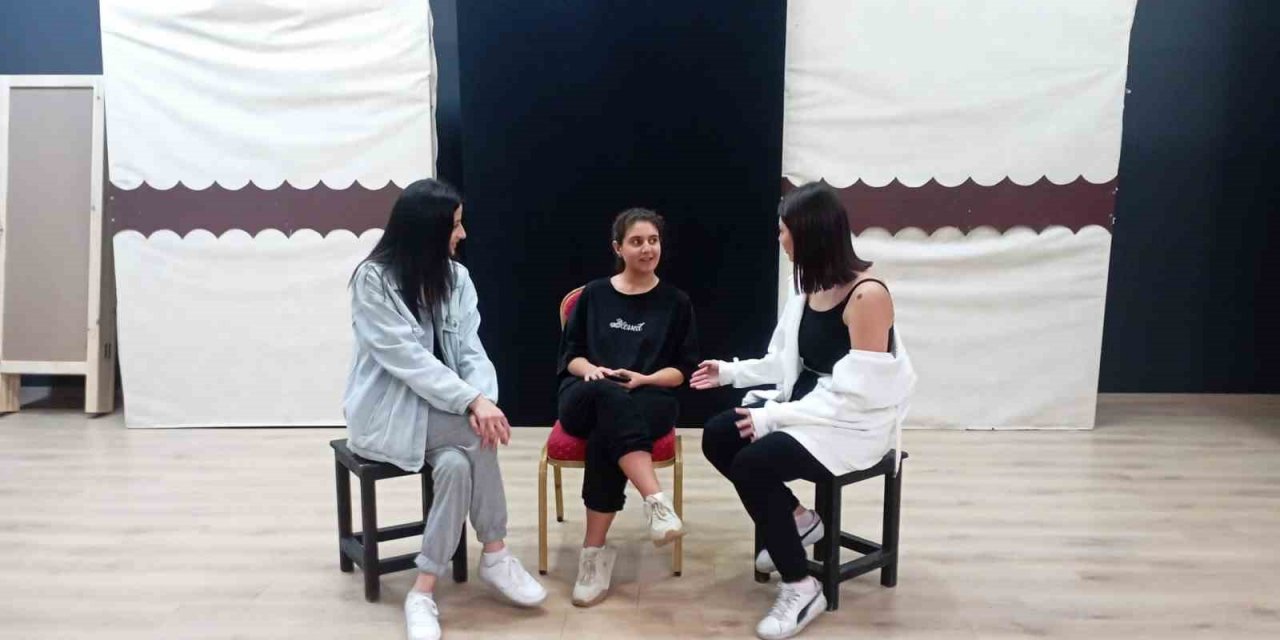 Efeler’in tiyatro atölyeleri için yeteneklerini sergilediler