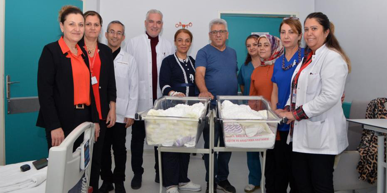 51 yaşında gelen ikiz bebek sevinci