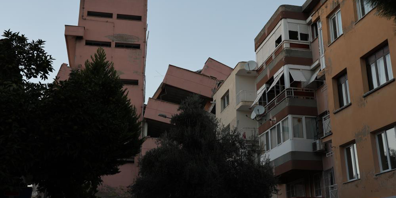 Yıkımı yapılan lise yan yattı, 3 apartman boşaltıldı