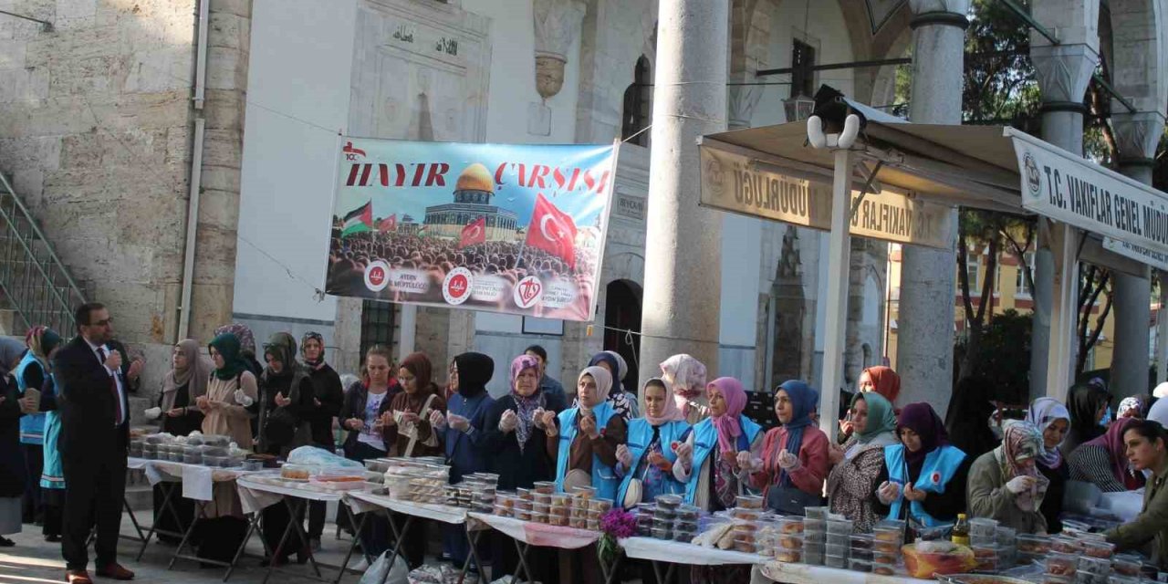 Aydın’da Filistin için hayır çarşısı açıldı