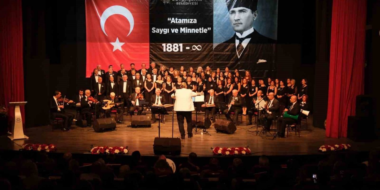 Aydınlılar Atatürk’ün sevdiği şarkıları hep birlikte söyledi