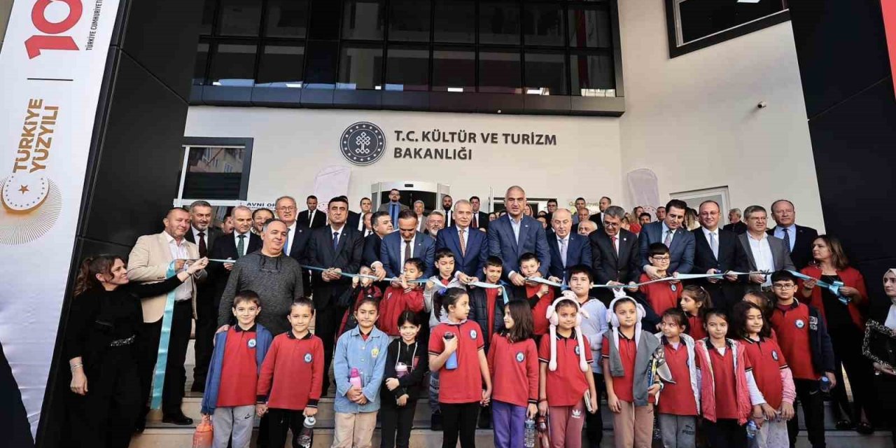 Denizli 100. Yıl İl Halk Kütüphanesi’ni Bakan Ersoy hizmete açtı