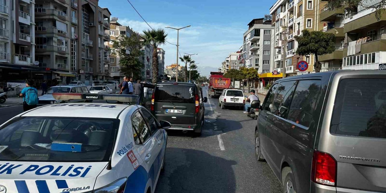 Milas’ta zincirleme trafik kazası: 1’i çocuk 2 kişi yaralandı