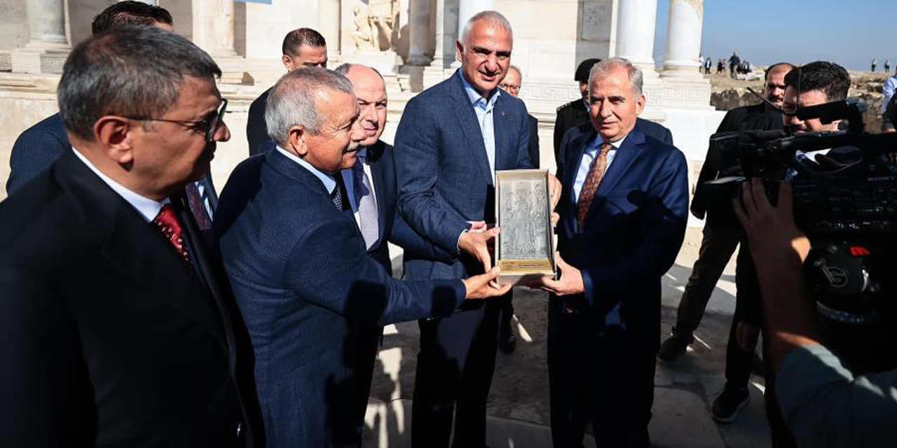 Bakan Ersoy, Laodikya Antik Kentinde incelemelerde bulundu