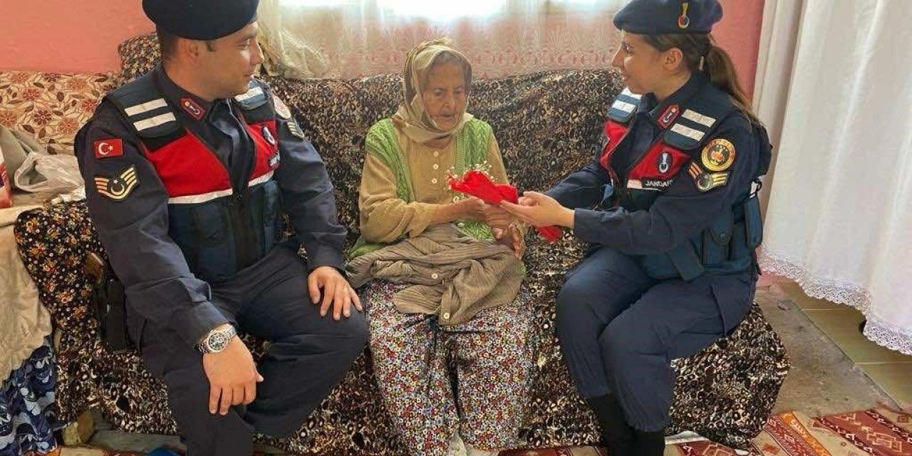 Manisa jandarması kimsesizlerin kimsesi oluyor